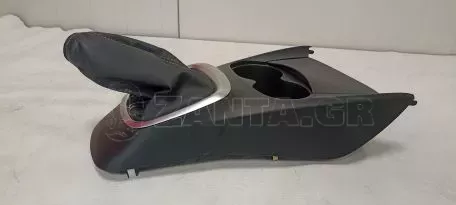 Κονσόλα κεντρική από Toyota Yaris - 58837-0D020 58842-0D140 58804-0D190 58821-0D080 