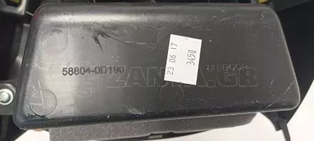 Κονσόλα κεντρική από Toyota Yaris - 58837-0D020 58842-0D140 58804-0D190 58821-0D080 
