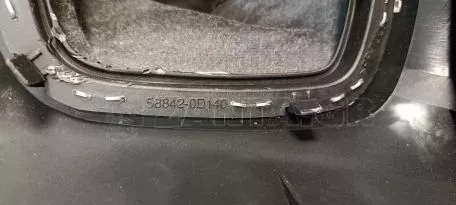 Κονσόλα κεντρική από Toyota Yaris - 58837-0D020 58842-0D140 58804-0D190 58821-0D080 