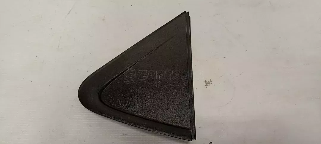 Πλαστικό κάλυμμα για το πίσω δεξί τρίγωνο παράθυρο από Hyundai i10 - 87820-B9000