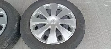 2 Ζάντες 14αρες με τάσια και λάστιχα 2016 165/65 R14 από Peugeot 108 