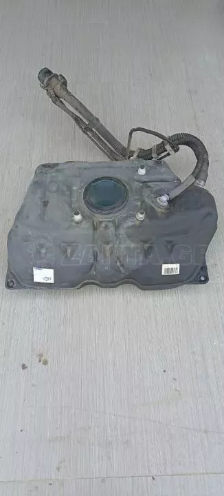 Ρεζερβουάρ καυσίμου από Toyota Yaris III P13 FL - 77100-0D221