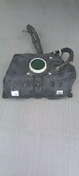 Ρεζερβουάρ καυσίμου από Toyota Yaris III P13 FL - 77100-0D221