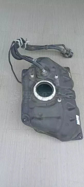 Ρεζερβουάρ καυσίμου από Toyota Yaris III P13 FL - 77100-0D221