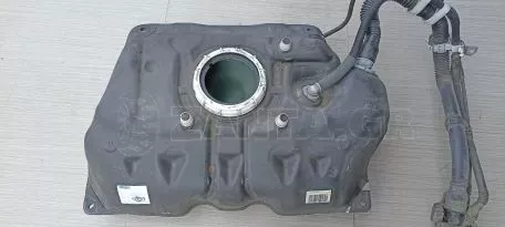 Ρεζερβουάρ καυσίμου από Toyota Yaris III P13 FL - 77100-0D221 