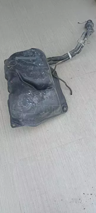 Ρεζερβουάρ καυσίμου από Toyota Yaris III P13 FL - 77100-0D221