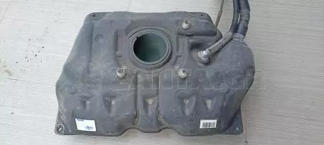Ρεζερβουάρ καυσίμου από Toyota Yaris III P13 FL - 77100-0D221 
