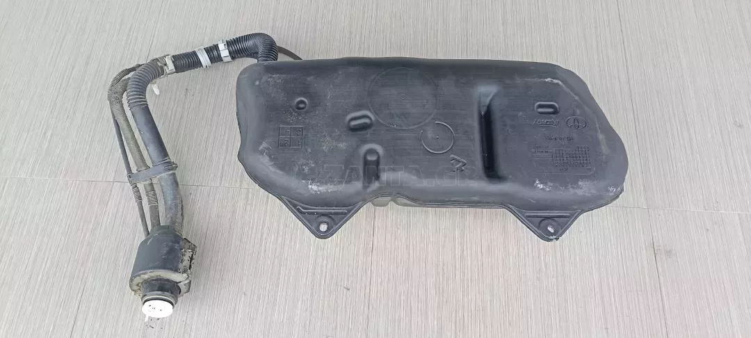 Ρεζερβουάρ καυσίμου από Toyota Yaris III P13 Hybrid - 77100-0D261