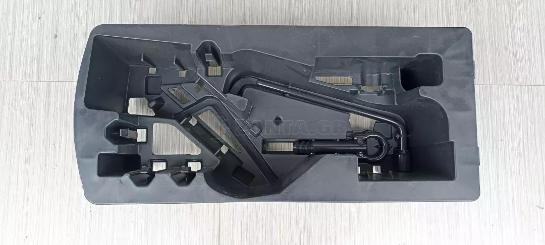 Κουτί εργαλείων πορτμπαγκάζ από TOYOTA AYGO - 64993-0H020