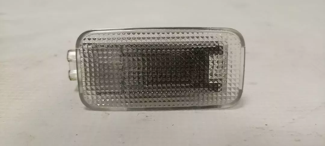 Εσωτερικό Φως από Toyota YARIS - 81330-02060