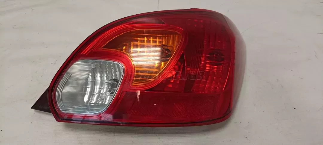 Φανάρι πίσω δεξί από MITSUBISHI SPACE STAR - 8330A780