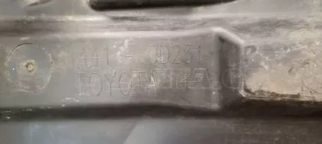 Δεξί Κάτω Κάλυμμα Κινητήρα από Toyota Yaris - 51441-0D231 