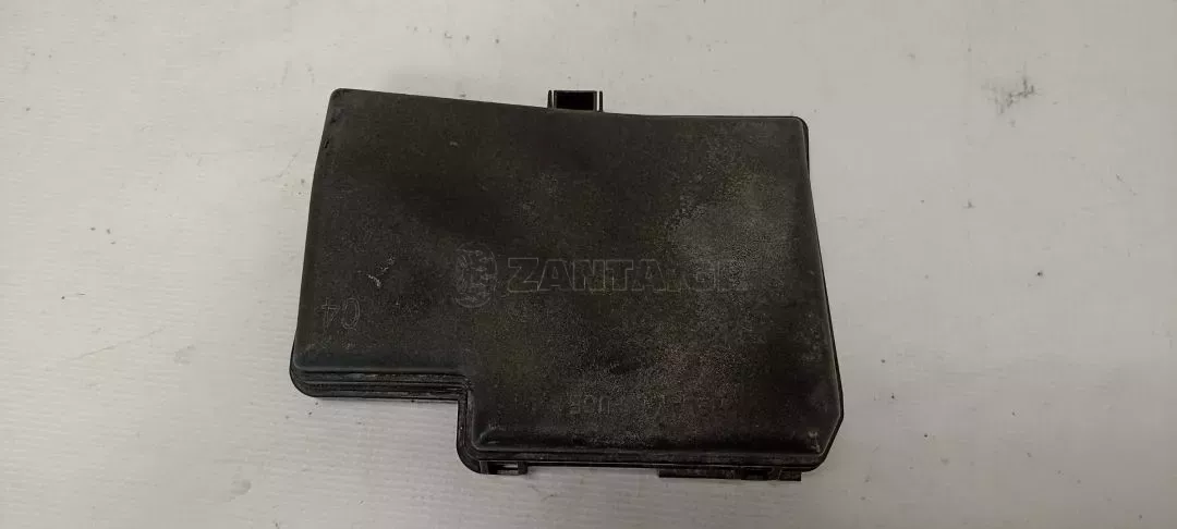Καπάκι ασφαλειοθήκης από Toyota Yaris - 82662-52801