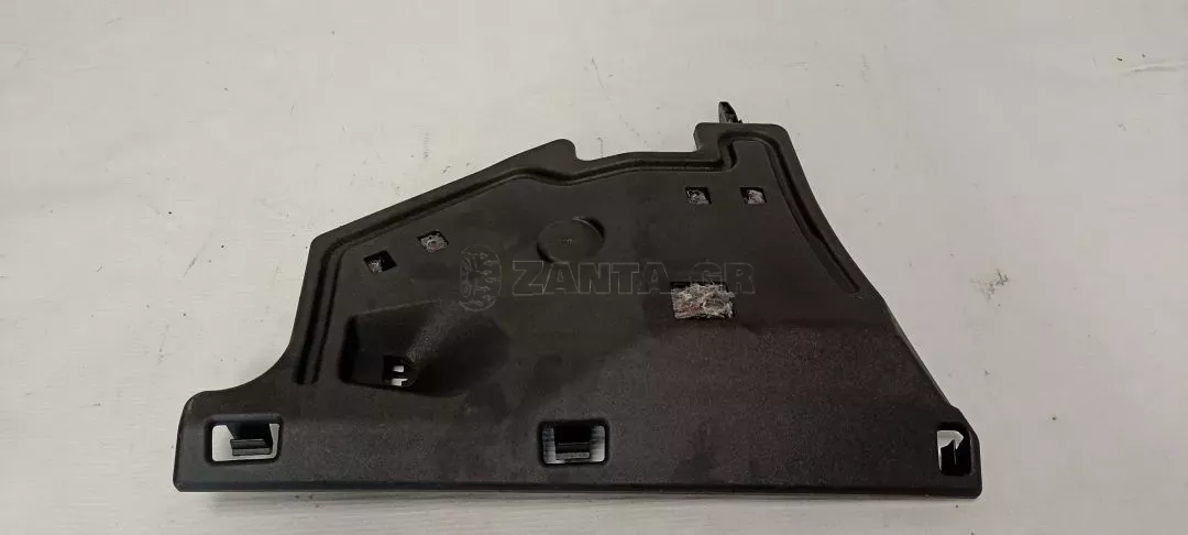 Κάτω δεξί κάλυμμα του ταμπλό από Toyota Yaris - 55607-0D050 55642-0D050