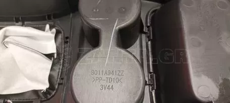 Κεντρική κονσόλα ανάμεσα στα καθίσματα από Mitsubishi Space Star - 8011A941ZZ 8011Β058ΧΑ 