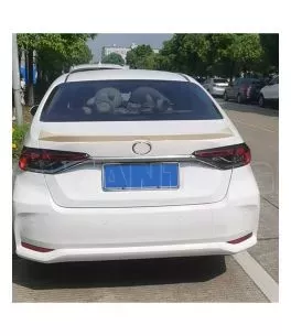 Αεροτομή πορτ μπαγκάζ για Toyota Corolla (2020+) - μαύρη γυαλιστερή 