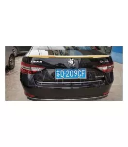 Αεροτομή πορτ μπαγκάζ για Skoda Superb (2016-2021) M4 Style - μαύρη γυαλιστερή 