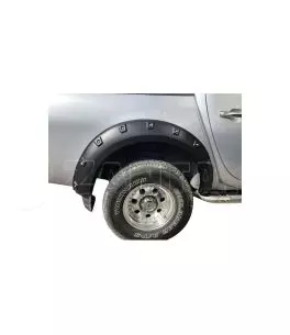 Mitsubishi L200 (Triton) 2005-2011 Φρύδια Τροχών Μαύρα Σαγρέ με Διακοσμητικές Βίδες 