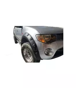 Mitsubishi L200 (Triton) 2005-2011 Φρύδια Τροχών Μαύρα Σαγρέ με Διακοσμητικές Βίδες 