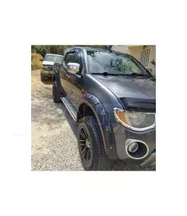 Mitsubishi L200 (Triton) 2005-2011 Φρύδια Τροχών Μαύρα Σαγρέ με Διακοσμητικές Βίδες 