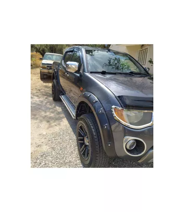 Mitsubishi L200 (Triton) 2005-2011 Φρύδια Τροχών Μαύρα Σαγρέ με Διακοσμητικές Βίδες