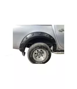 Mitsubishi L200 (Triton) 2005-2011 Φρύδια Τροχών Μαύρα Σαγρέ με Διακοσμητικές Βίδες 