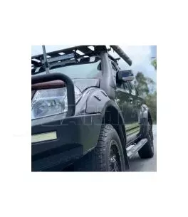 Nissan Navara (D40) 2005-2011 Φρύδια Τροχών Μαύρα Με Διακοσμητικές Βίδες 