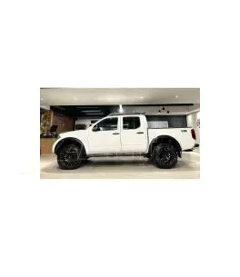Nissan Navara (D40) 2005-2011 Φρύδια Τροχών Μαύρα Με Διακοσμητικές Βίδες 