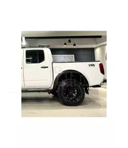 Nissan Navara (D40) 2005-2011 Φρύδια Τροχών Μαύρα Με Διακοσμητικές Βίδες 