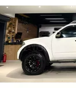Nissan Navara (D40) 2005-2011 Φρύδια Τροχών OEM Style (4Drs) 