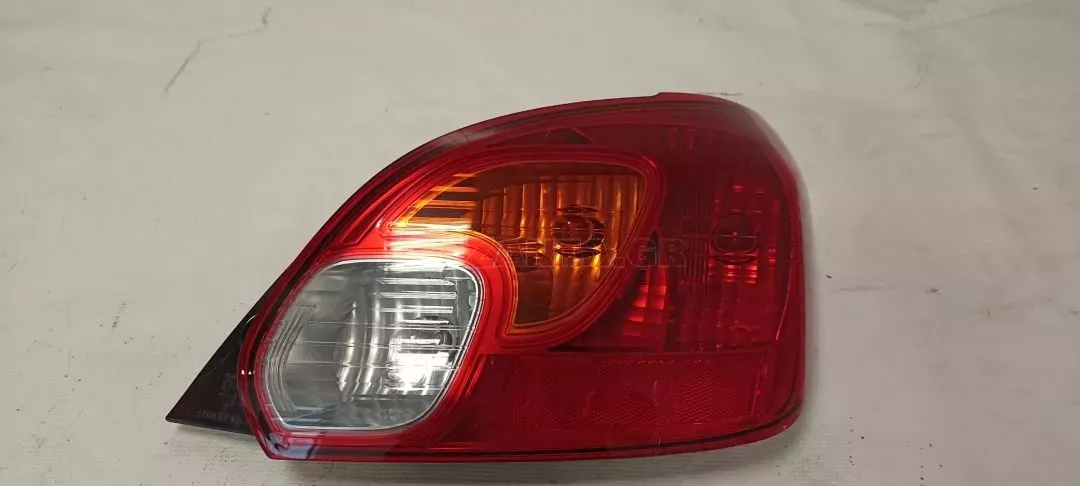 Φανάρι πίσω δεξί από MITSUBISHI SPACE STAR - 8330A780