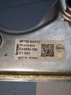 ΓΡΥΛΟΣ ΠΑΡΑΘΥΡΟΥ  ΜΕ ΜΟΤΕΡ ΕΜΠΡΟΣ ΔΕΞΙΑ –807006UA1C / 807506UA1B - NISSAN QASHQAI J12 – ’21 – ’25. (Θ) 