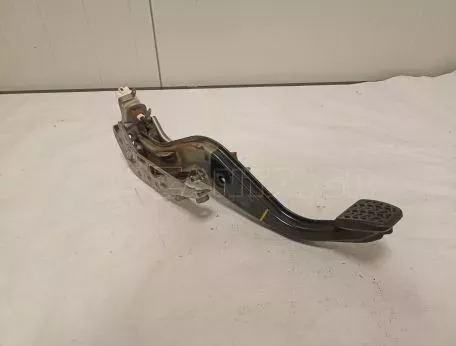 Πεντάλ συμπλέκτη από Toyota Yaris - 0000 