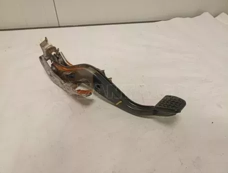 Πεντάλ συμπλέκτη από Toyota Yaris - 0000 