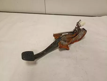Πεντάλ συμπλέκτη από Toyota Yaris - 0000 