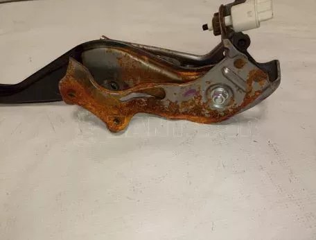 Πεντάλ συμπλέκτη από Toyota Yaris - 0000 