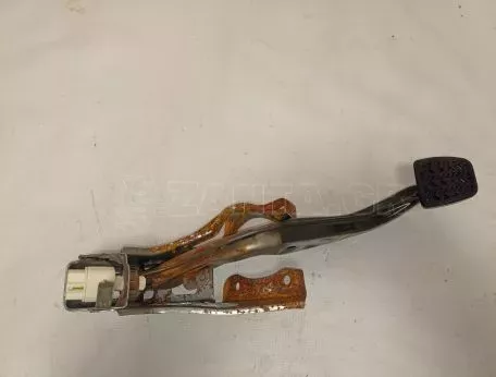 Πεντάλ συμπλέκτη από Toyota Yaris - 0000 