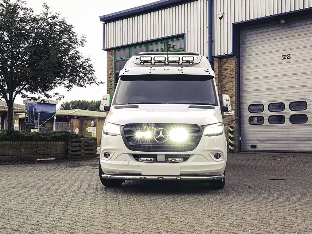 Κιτ τοποθέτησης γρίλιας για Mercedes Sprinter (2018+) - Triple-R 750 Std 9240 Lumens Lazerlamps