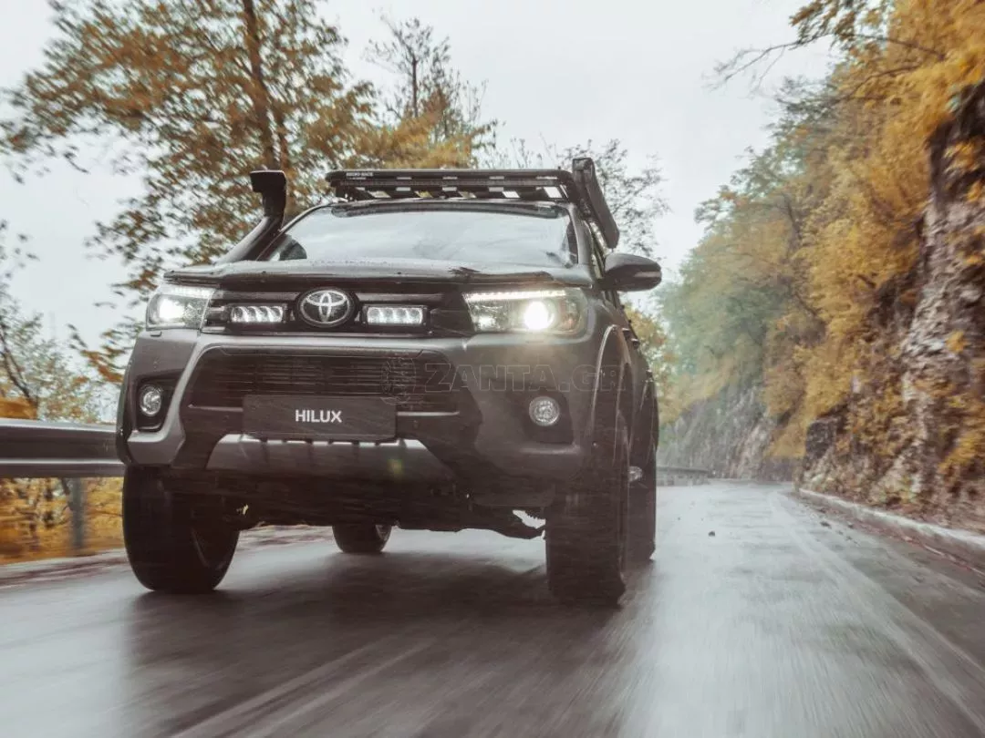 Σετ τοποθέτησης γρίλιας για Toyota Hilux (2017+) -Triple-R 750 Std 9240 Lumens Lazerlamps