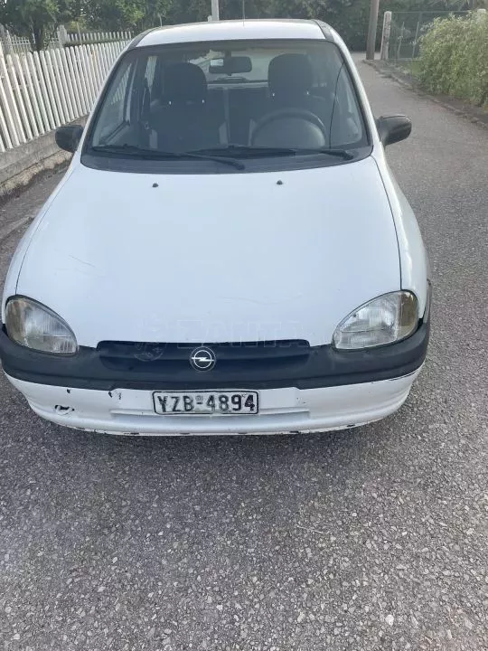 Opel Corsa 1998 b