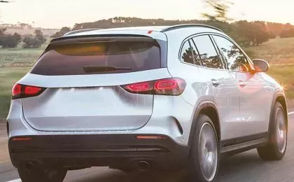Αεροτομή οροφής για Mercedes GLA X157 (2020+) AMG- μαύρη γυαλιστερή 