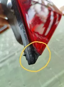 Γνήσιο πίσω φανάρι λίφτινγκ 211 mercedes  It is damaged 