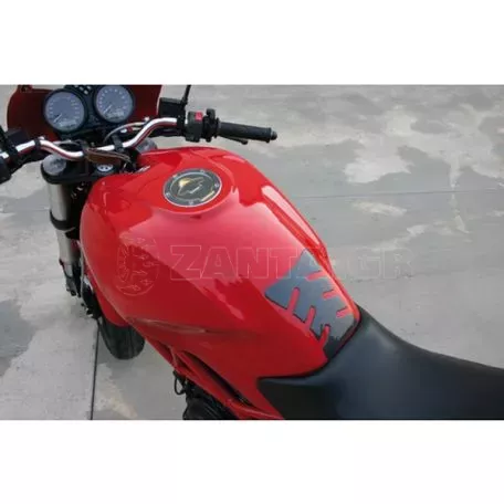 Lampa ΑΥΤΟΚΟΛΛΗΤΟ ΤΑΠΑΣ ΒΕΝΖΙΝΗΣ ΓΙΑ ΜΗΧΑΝΗ DUCATI CARBON (5 ΤΡΥΠΕΣ) 9000.7-LM 