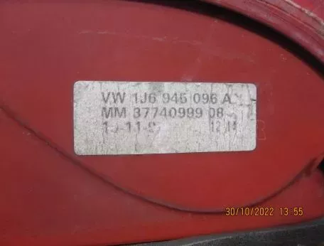 ΠΙΣΩ ΔΕΞΙΟ ΦΑΝΑΡΙ ΜΑΖΙ ΜΕ ΤΗΝ ΠΛΑΚΕΤΑ ΓΙΑ VW GOLF 4 '98-'04 ΚΩΔΙΚΟΣ 1J6945096A 