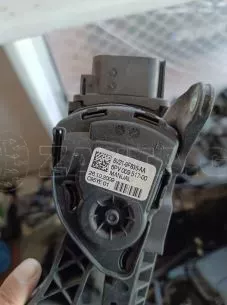 ΠΕΤΑΛΙ ΓΚΑΖΙΟΥ ΓΙΑ FORD FIESTA '08-'17 ΚΩΔΙΚΟΣ 8V21-9F836-AA 